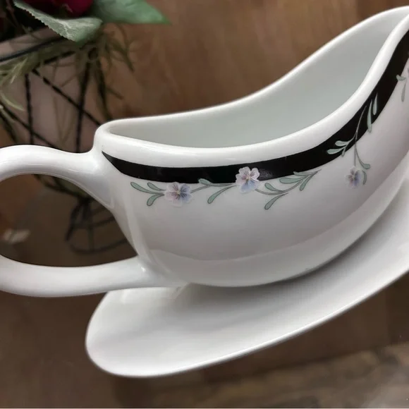 Vintage McCrory Gravy Boat & Underplate - Picture 4 of 11